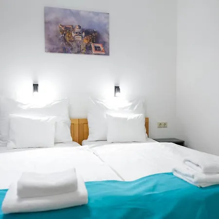 Adalbert Boldog Meszlenyi Zoltan Haz 2*