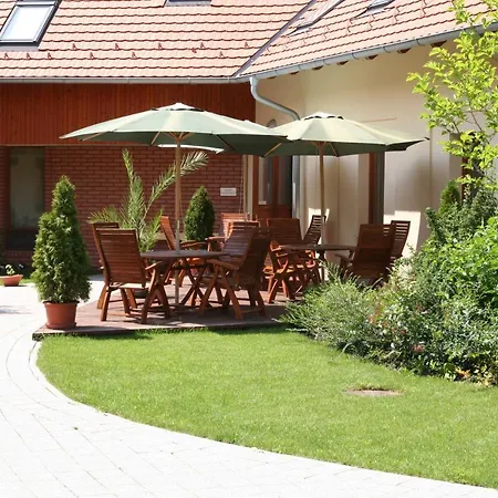 Hotel Adalbert Szent Gyoergy Haz