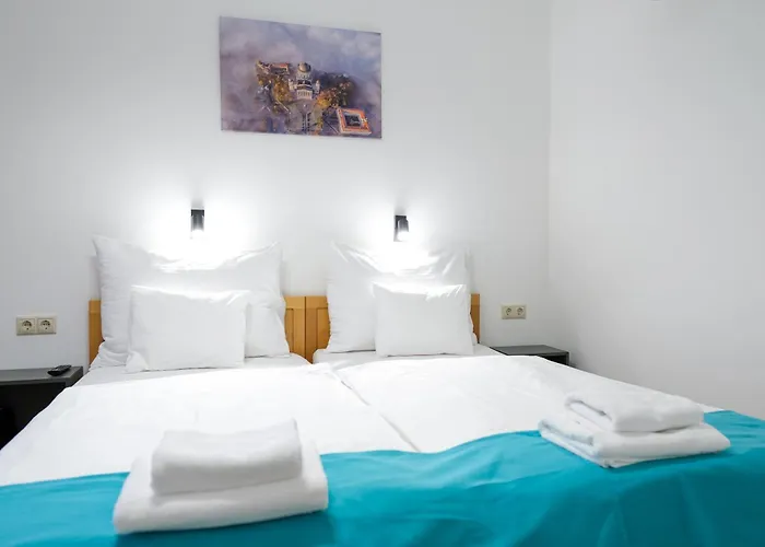 Adalbert Boldog Meszlenyi Zoltan Haz 2*