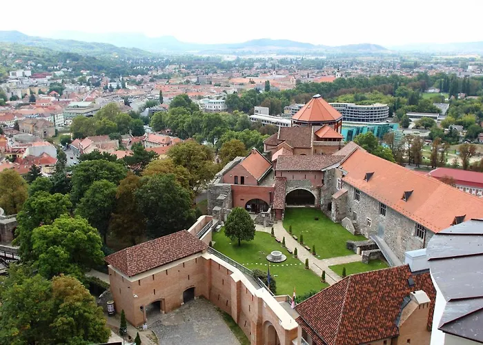 Hotel Adalbert Boldog Meszlenyi Zoltan Haz 2*