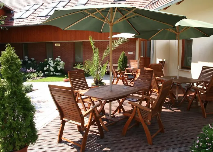 Hotel Adalbert Boldog Meszlenyi Zoltan Haz 2*